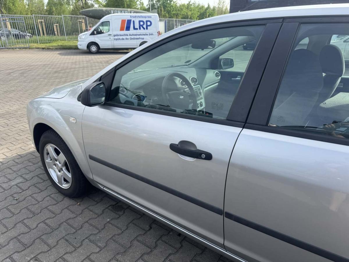 Ford Focus 2 original T&uuml;r vorn links Polar Silber 5-T&uuml;rer Rohbau Bj.2005